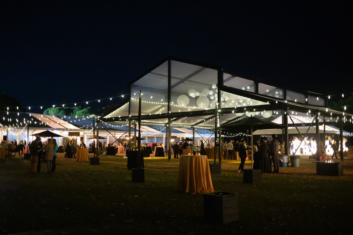 Levo event tent Losberger De Boer at night
