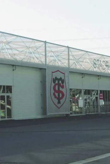 Bâtiment multi-activité utilisé pour accueillir du public