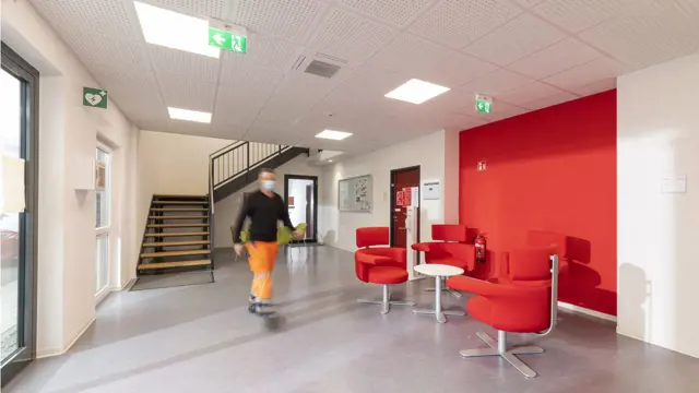 Eingangsbereich Bürogebäude in Modulbauweise Losberger Modular Systems