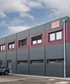 Zweigeschossiges Bürogebäude in Modulbauweise mit Außentreppe Losberger Modular Systems