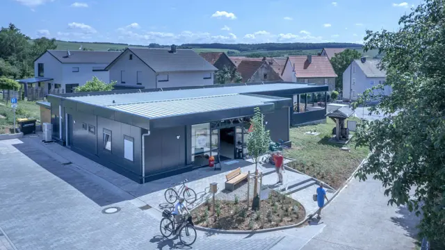 Eingangsbereich Dorfladen in Modulbauweise Losberger Modular Systems