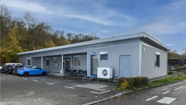 Bürocontainer mit Wellblechfassade Losberger Modular Systems