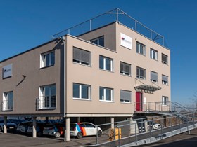 Dreistöckiges Bürogebäude in Modulbauweise auf Pfahlgründung Losberger Modular Systems