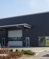 Produktionshalle mit Attika