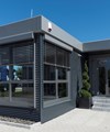 Büro in Modulbauweise mit Wellblechfassade